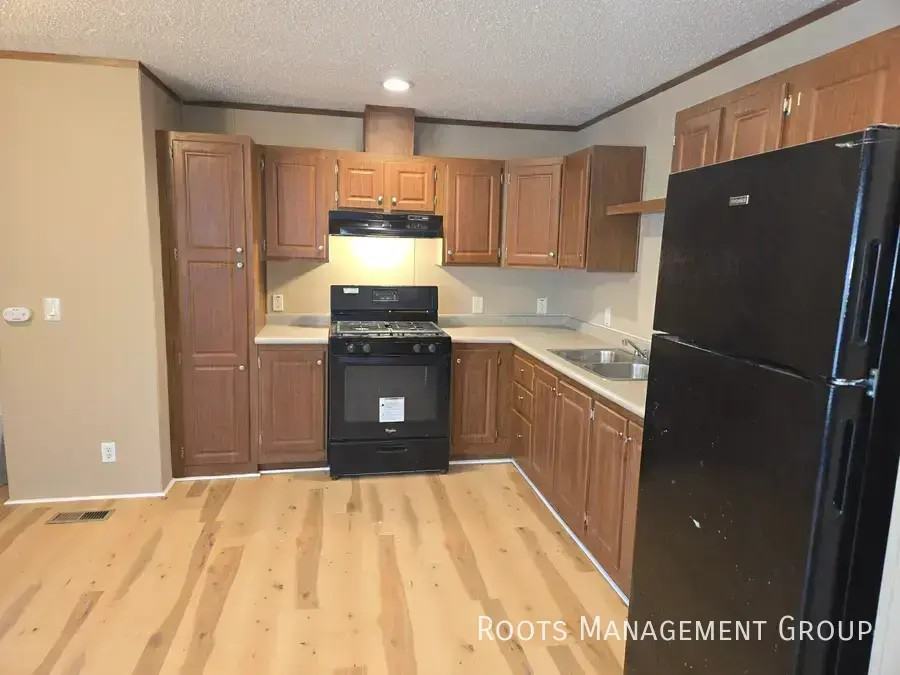 2452 Beverly Blvd - Photo 4 of 10