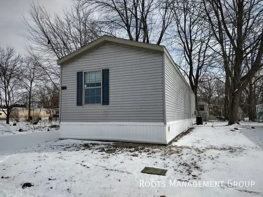 2462 Gena Ann Ln - Photo 2 of 10