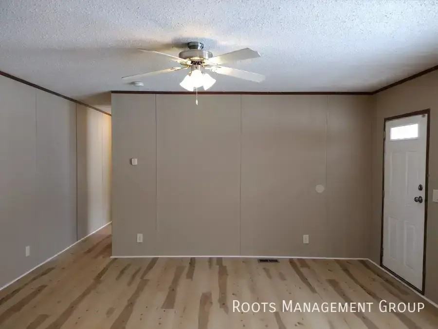 2462 Gena Ann Ln - Photo 4 of 10