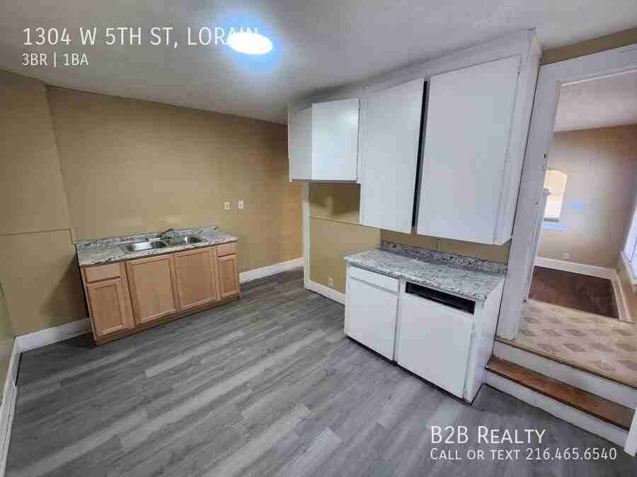 1304 W 5th St - Photo 3 of 29