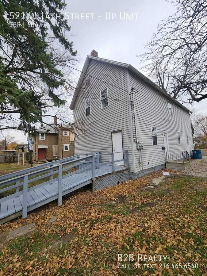 521 W 14th St - Photo 4 of 35