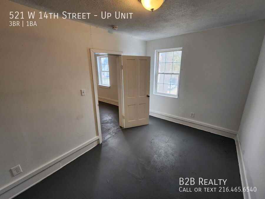 521 W 14th St - Photo 7 of 35