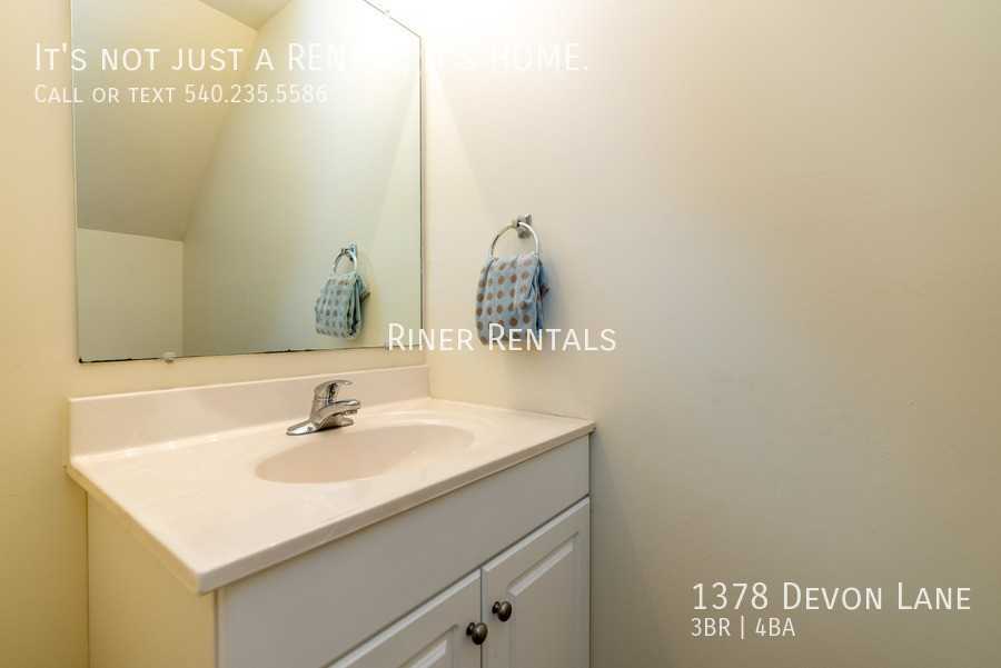 1378 Devon Ln - Photo 6 of 40