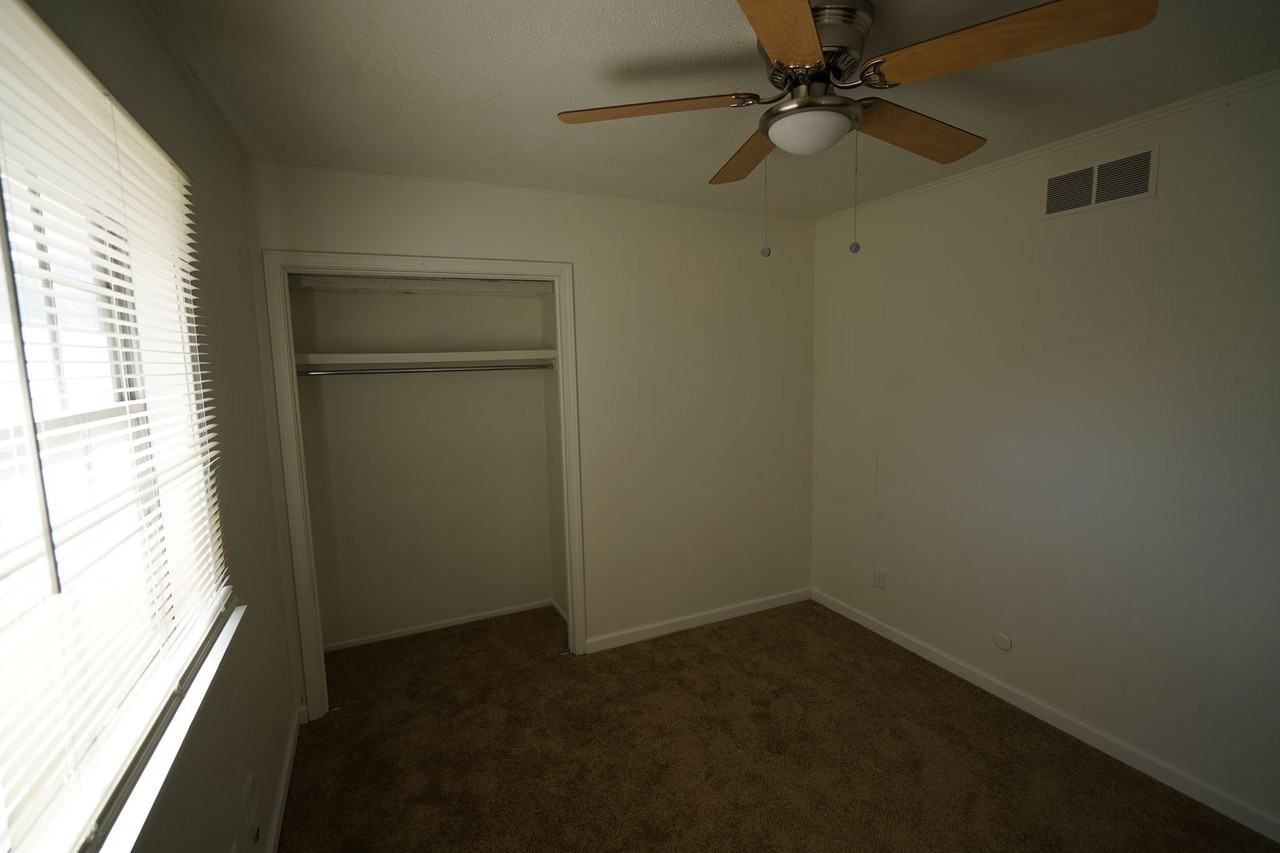 2525 Bremer Dr - Photo 5 of 6