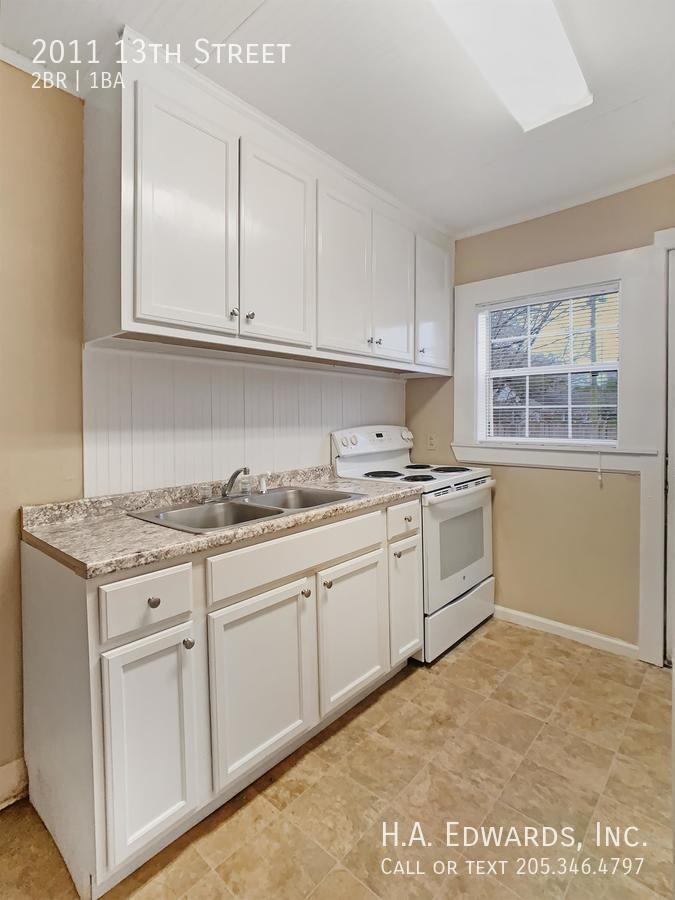 2011 13th St - Photo 7 of 12