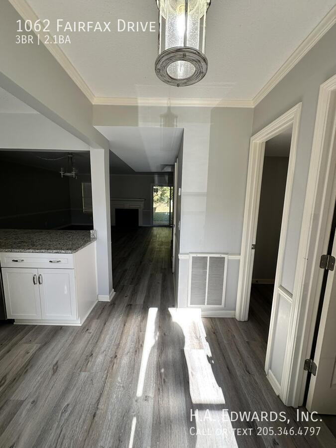 1062 Fairfax Dr - Photo 2 of 17