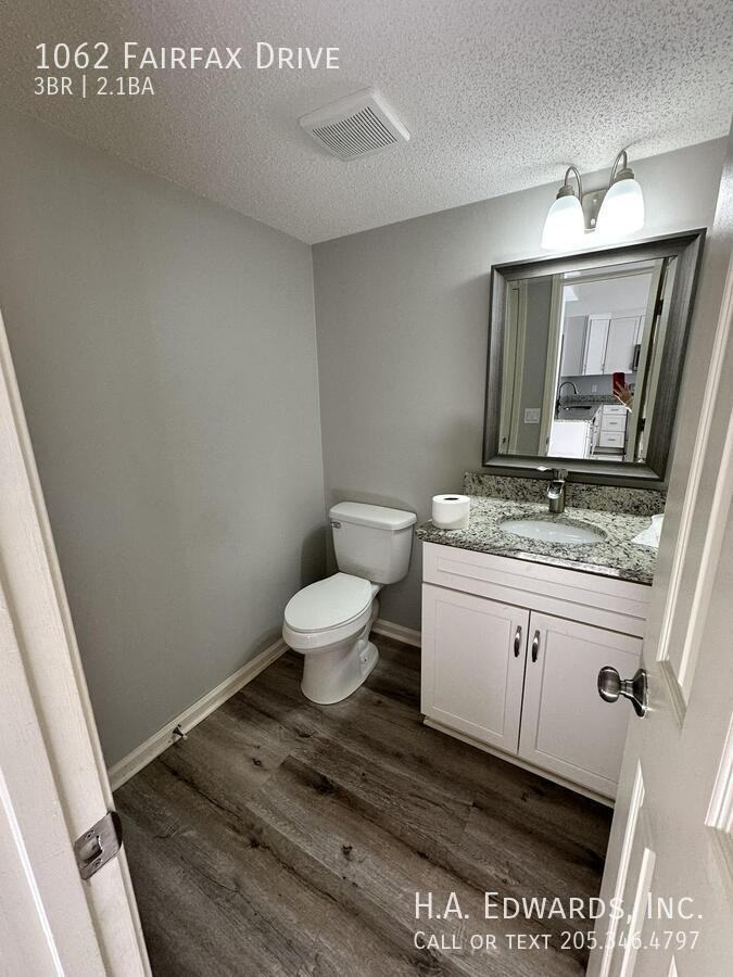 1062 Fairfax Dr - Photo 4 of 17