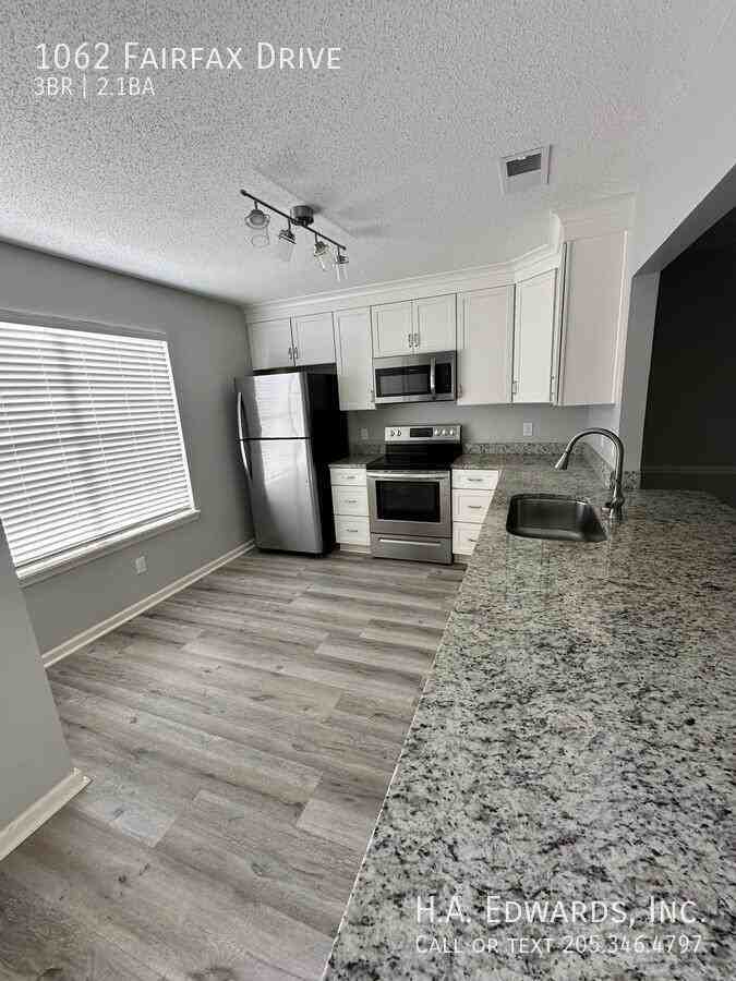 1062 Fairfax Dr - Photo 5 of 17