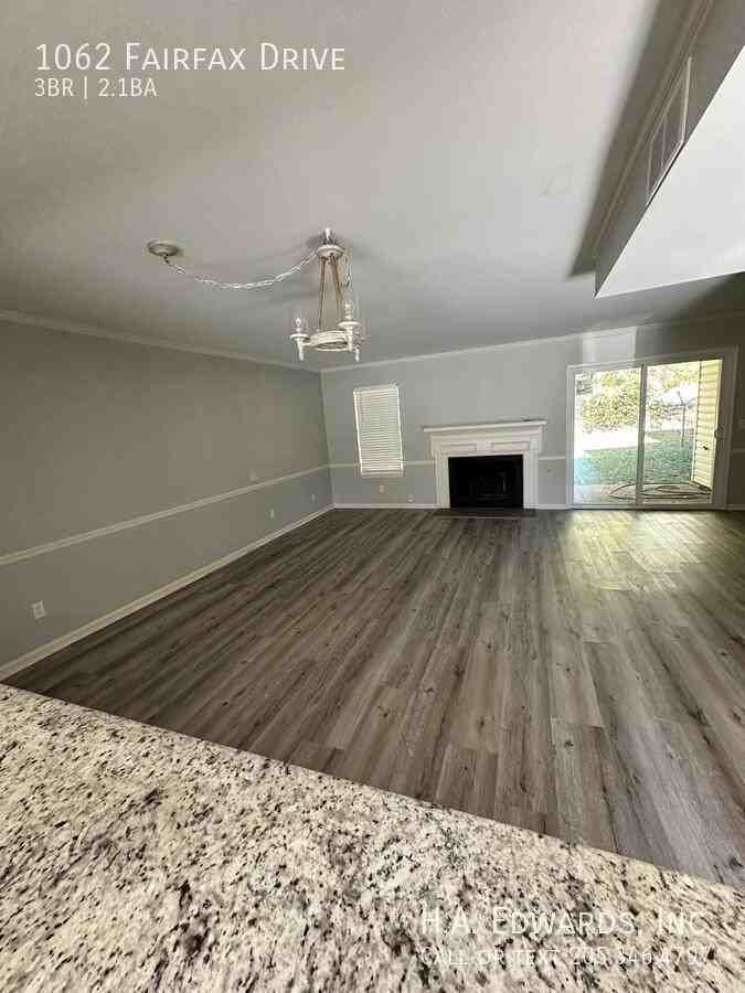 1062 Fairfax Dr - Photo 6 of 17