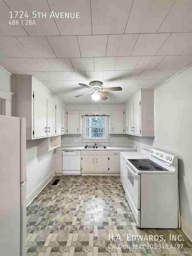 1724 5th Ave - Photo 7 of 12