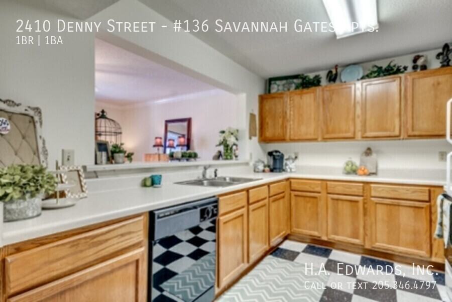 2410 Denny St - Photo 5 of 8