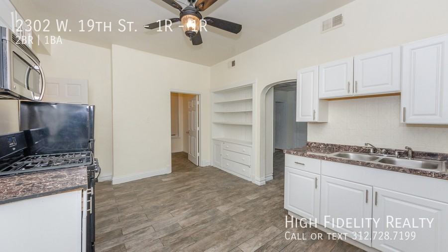 2302 W 19th St #1R - Photo 3 of 10