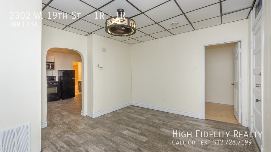 2302 W 19th St #1R - Photo 4 of 10