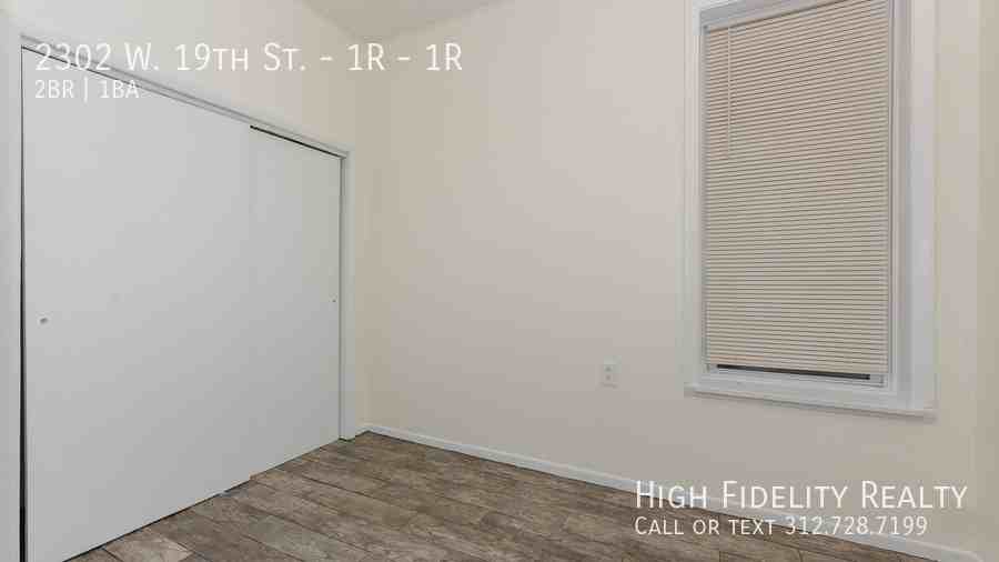 2302 W 19th St #1R - Photo 6 of 10