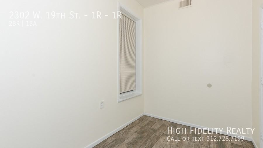 2302 W 19th St #1R - Photo 7 of 10