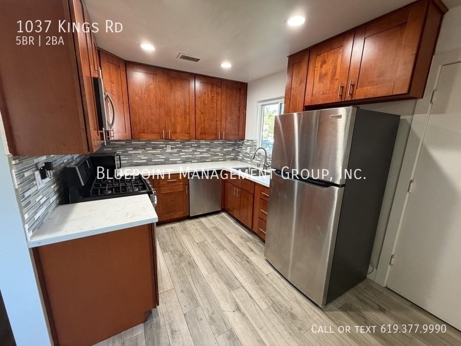 1037 Kings Rd - Photo 3 of 26