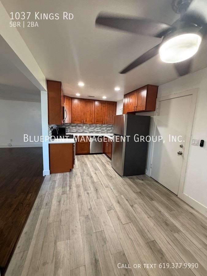 1037 Kings Rd - Photo 4 of 26