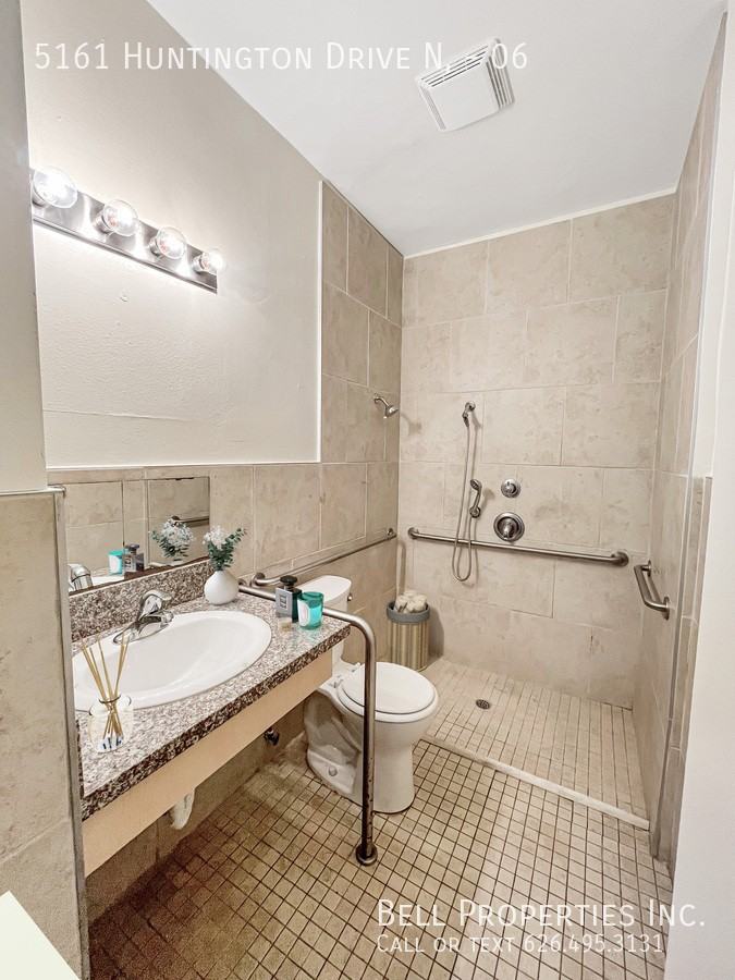 5161 Huntington Dr N #06 - Photo 4 of 11