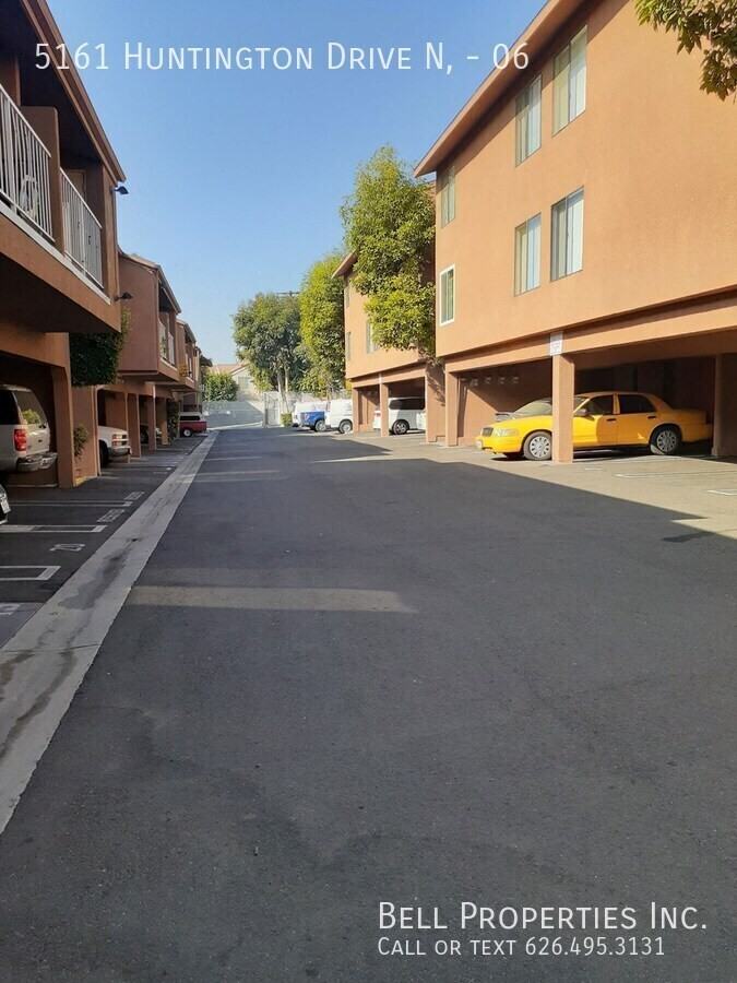 5161 Huntington Dr N #06 - Photo 6 of 11