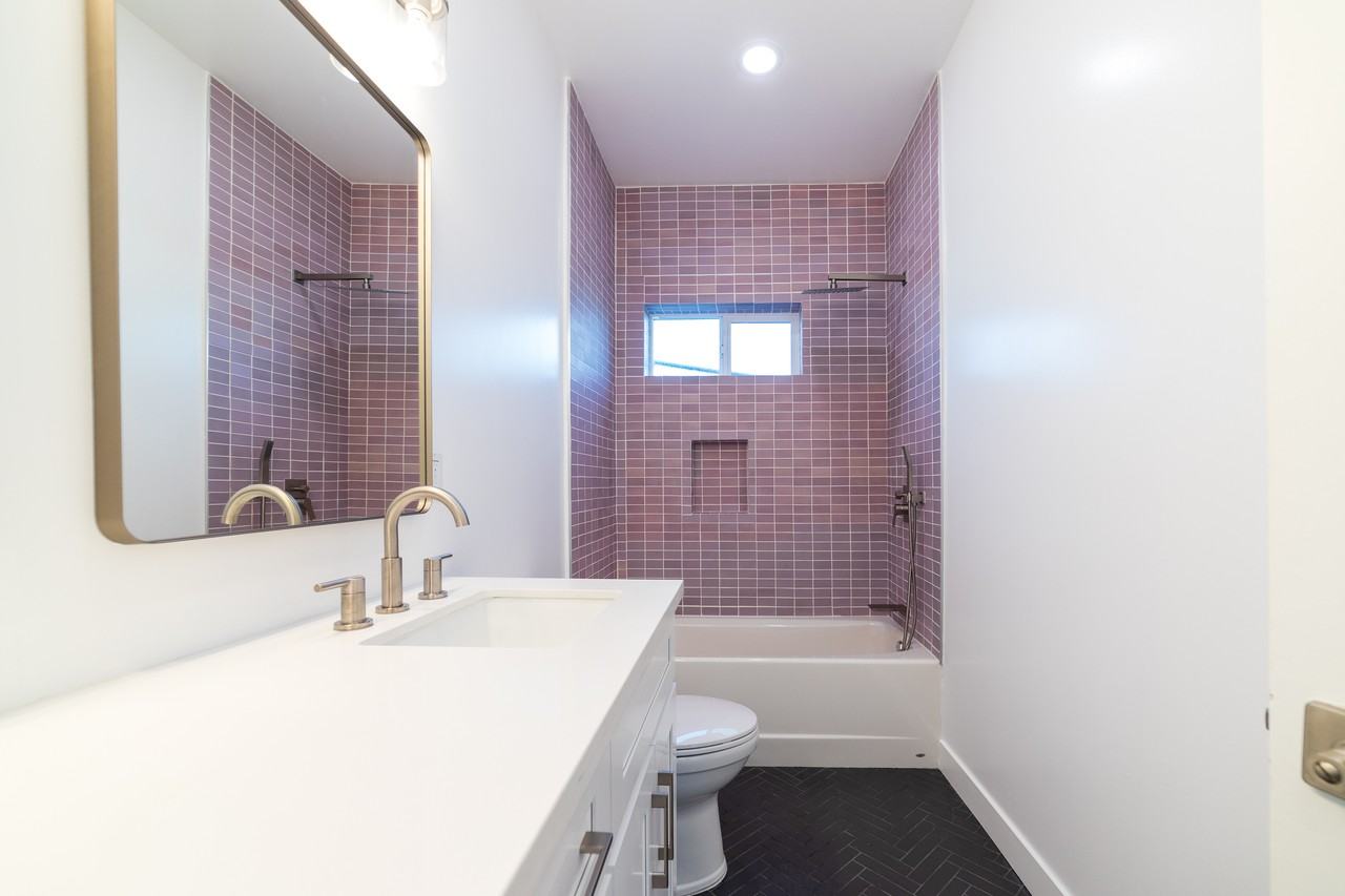 4369 Rosewood Ave - Photo 4 of 35
