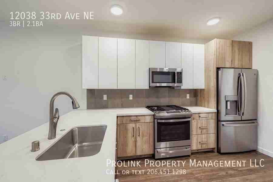 12038 33rd Ave Ne - Photo 7 of 19