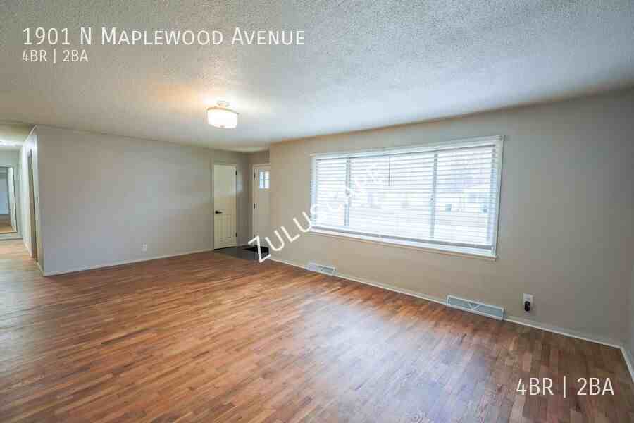 1901 N Maplewood Ave - Photo 3 of 24