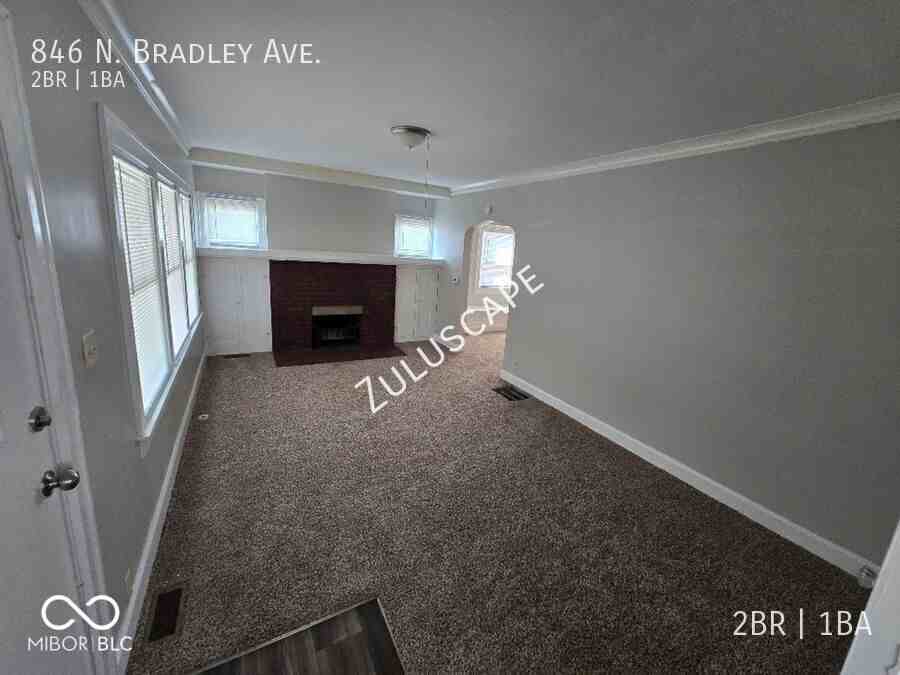 846 N Bradley Ave - Photo 4 of 15