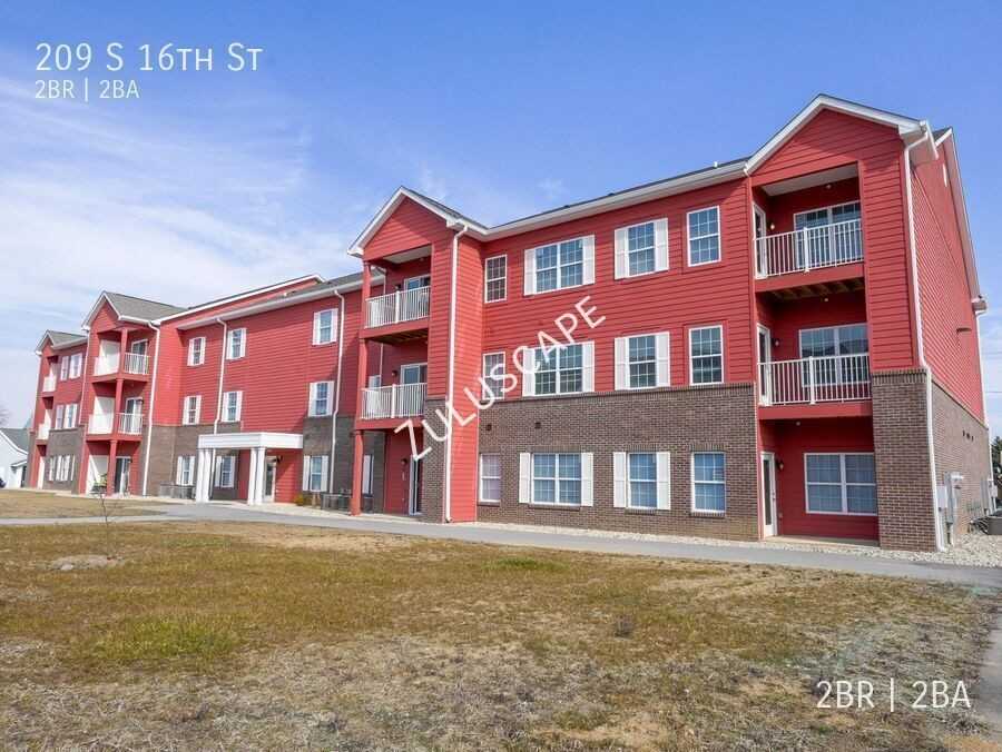 209 S 16th St - Photo 3 of 10