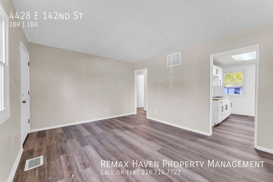 4428 E 142nd St - Photo 3 of 18