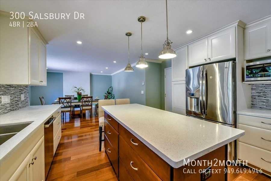 300 Salsbury Dr - Photo 4 of 29