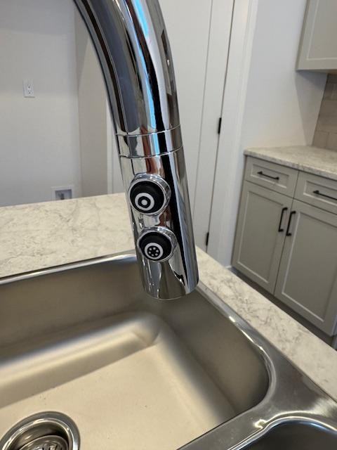 10422 133 Ave - Photo 5 of 10