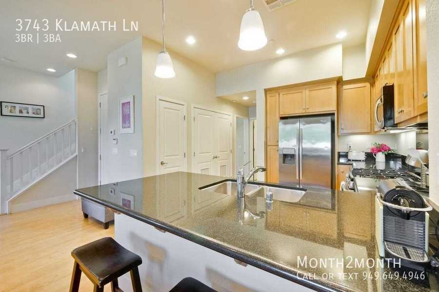 3743 Klamath Ln - Photo 7 of 40