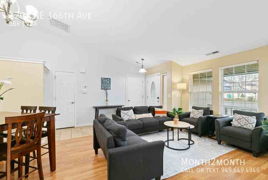 1207 Ne 166th Ave - Photo 5 of 31