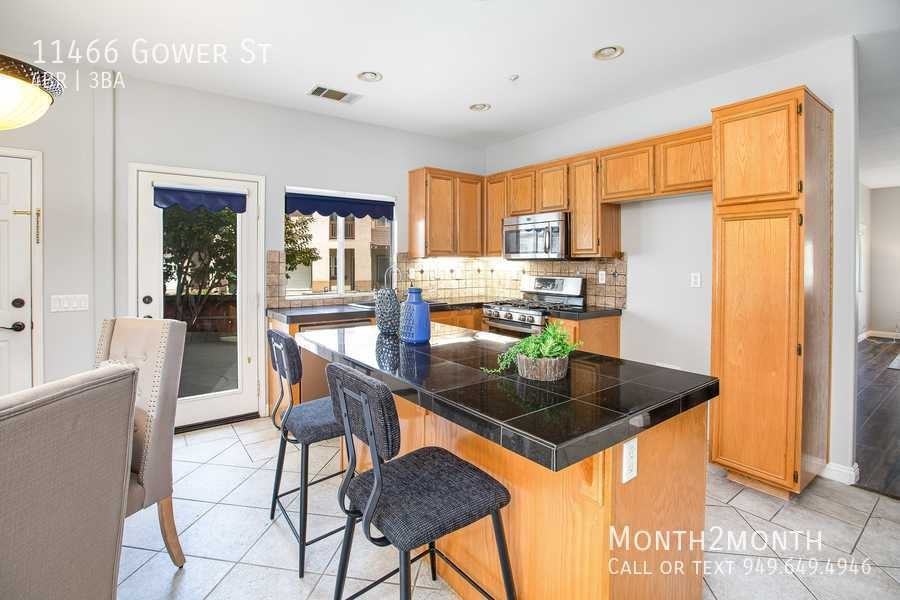 11466 Gower St - Photo 7 of 26