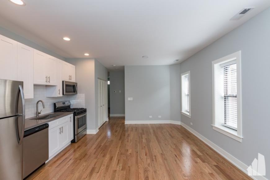 2107 N Sedgwick St - Photo 2 of 7