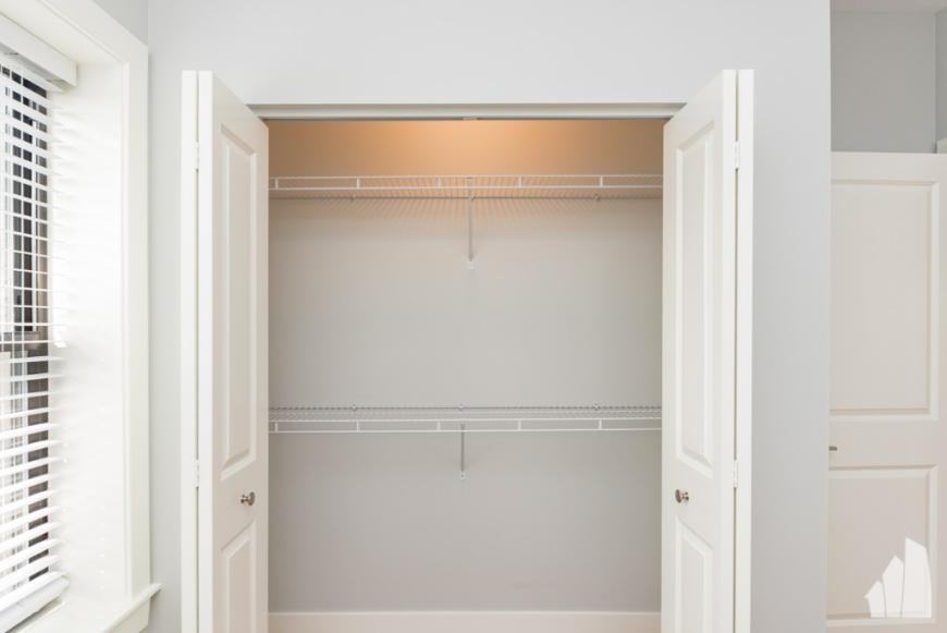 2107 N Sedgwick St - Photo 5 of 7