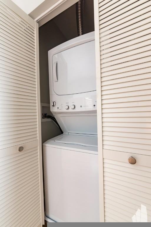 2107 N Sedgwick St - Photo 7 of 7