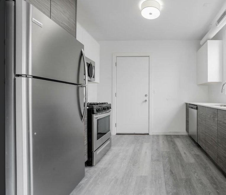 1704 W Glenlake Ave ## 12