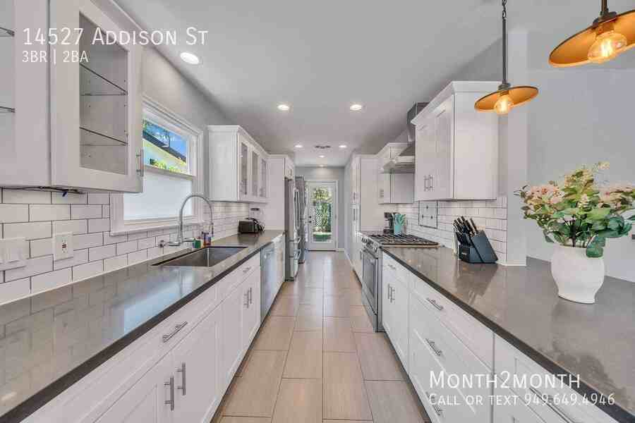 14527 Addison St - Photo 4 of 32