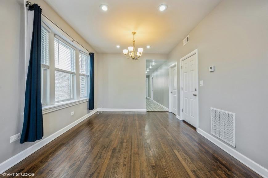 3943 W Addison St - Photo 5 of 10