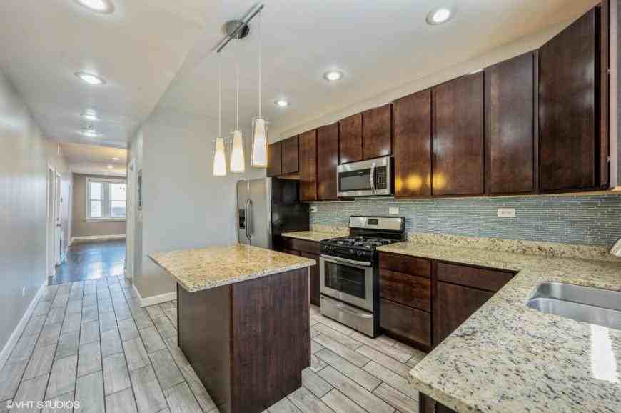 3943 W Addison St - Photo 7 of 10