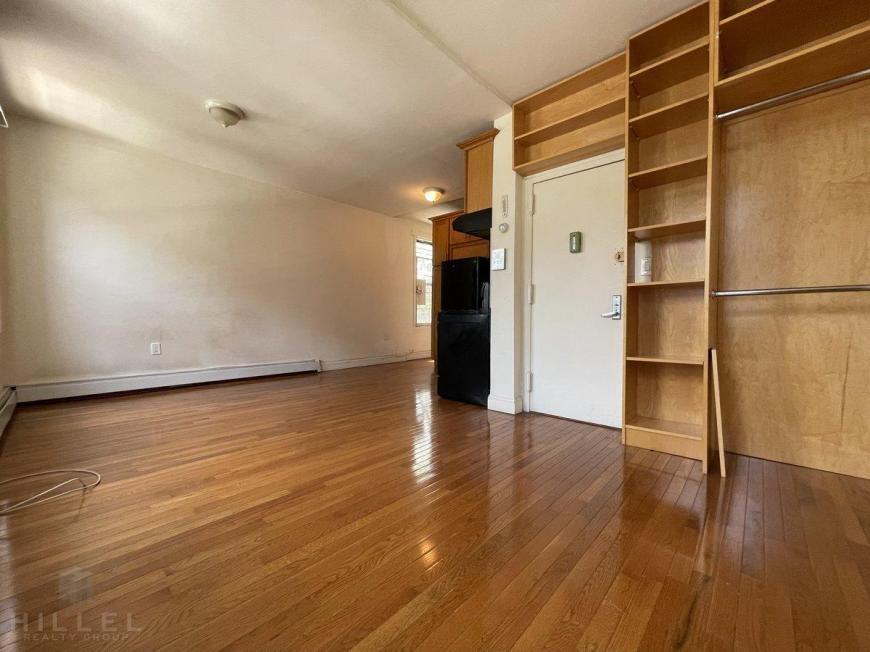 820 Wyckoff Ave - Photo 4 of 6