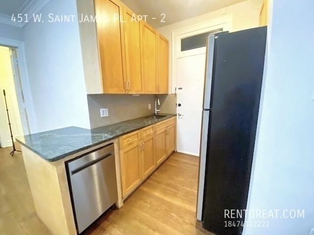 451 W Saint James Pl #2 - Photo 4 of 14
