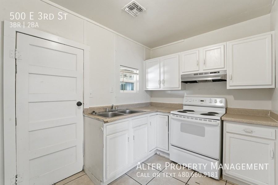 500 E 3rd St - Photo 4 of 21