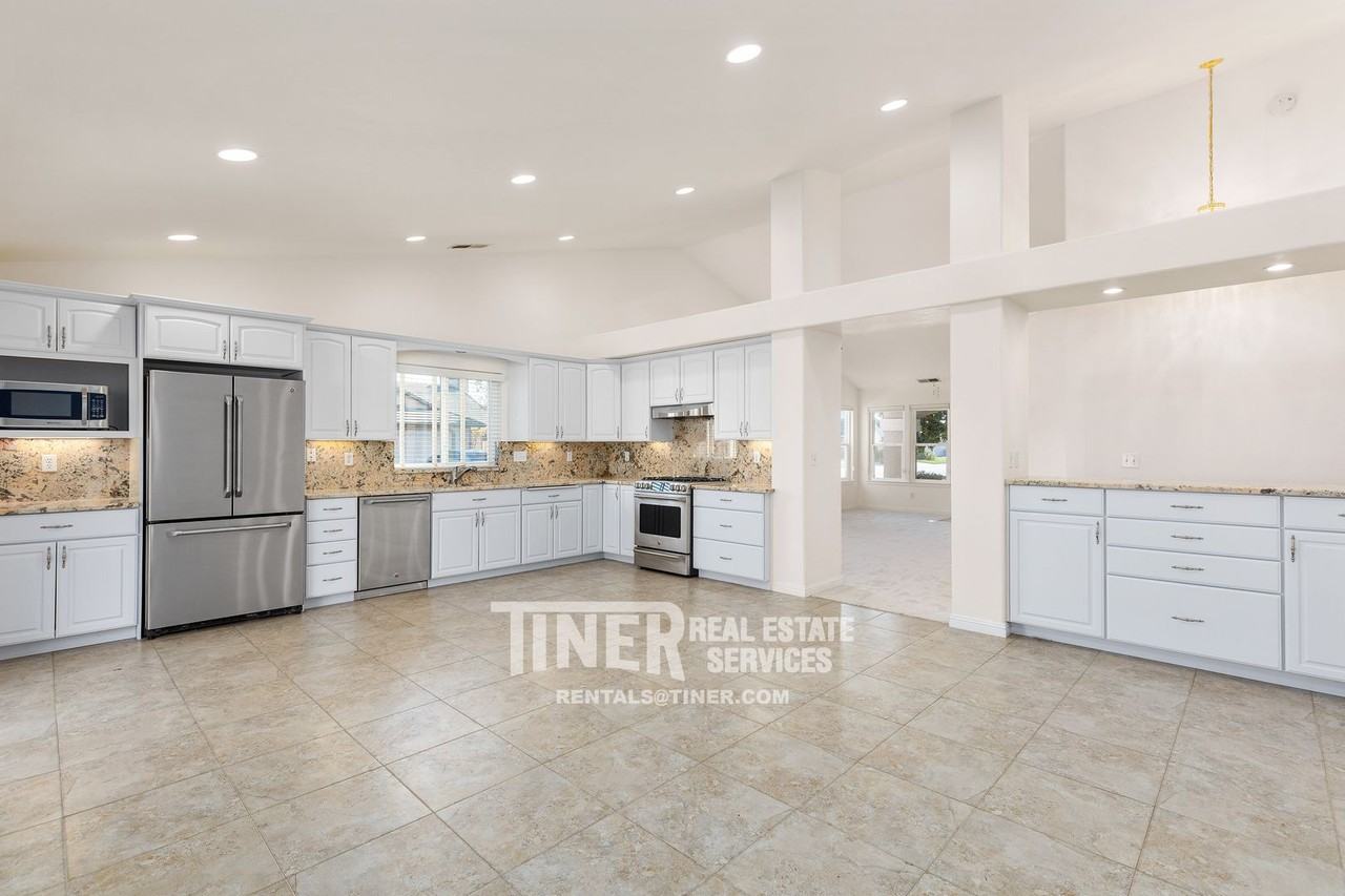 2240 Moraga Dr - Photo 2 of 27