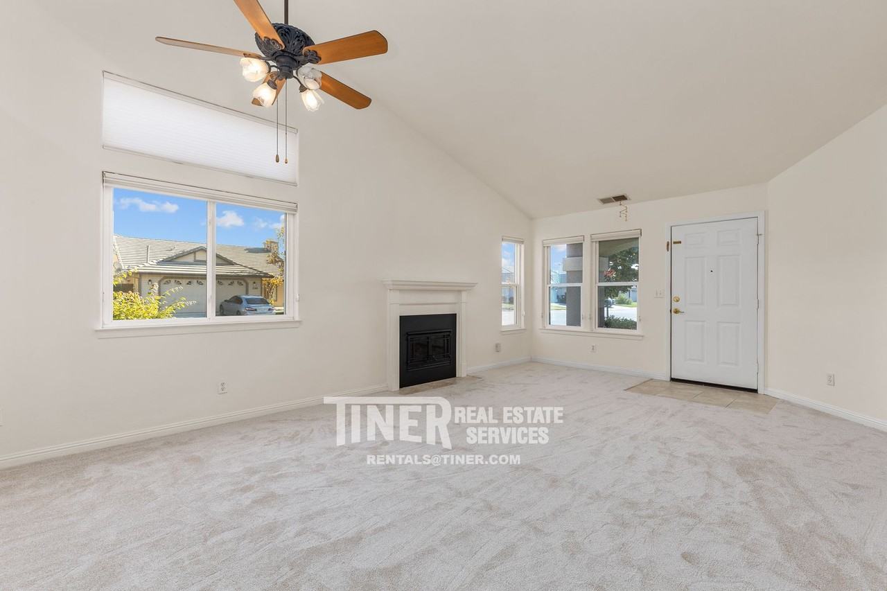 2240 Moraga Dr - Photo 3 of 27