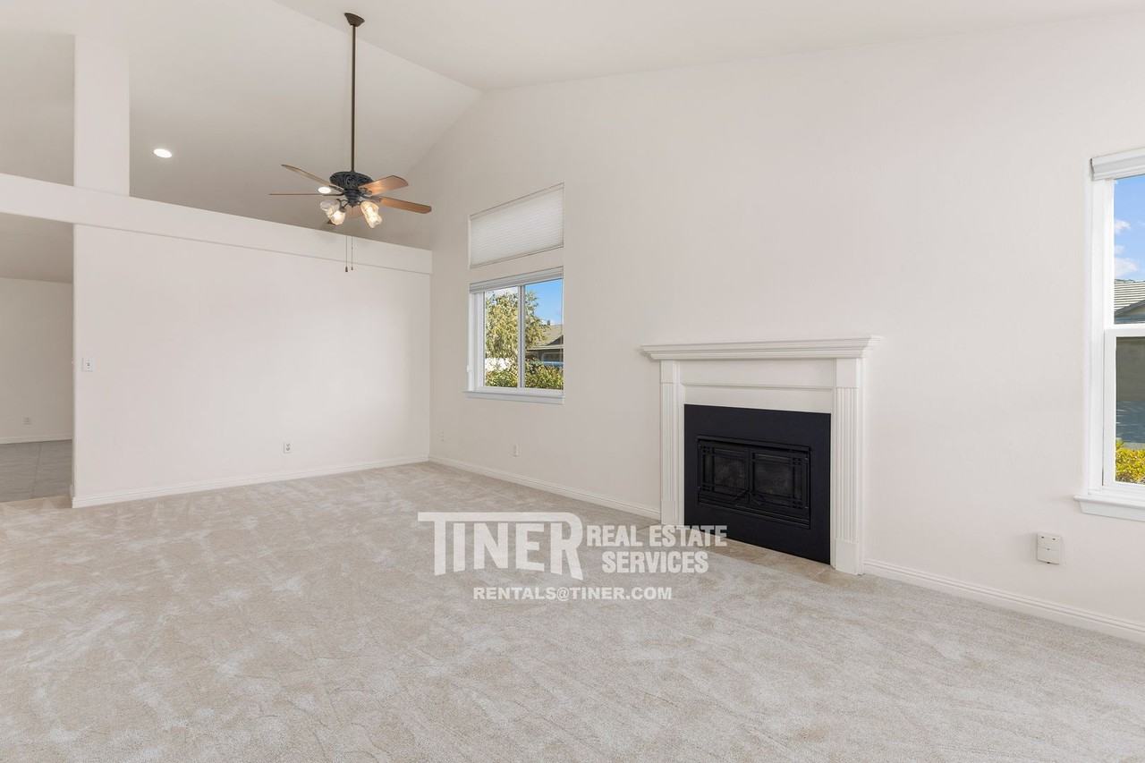 2240 Moraga Dr - Photo 5 of 27