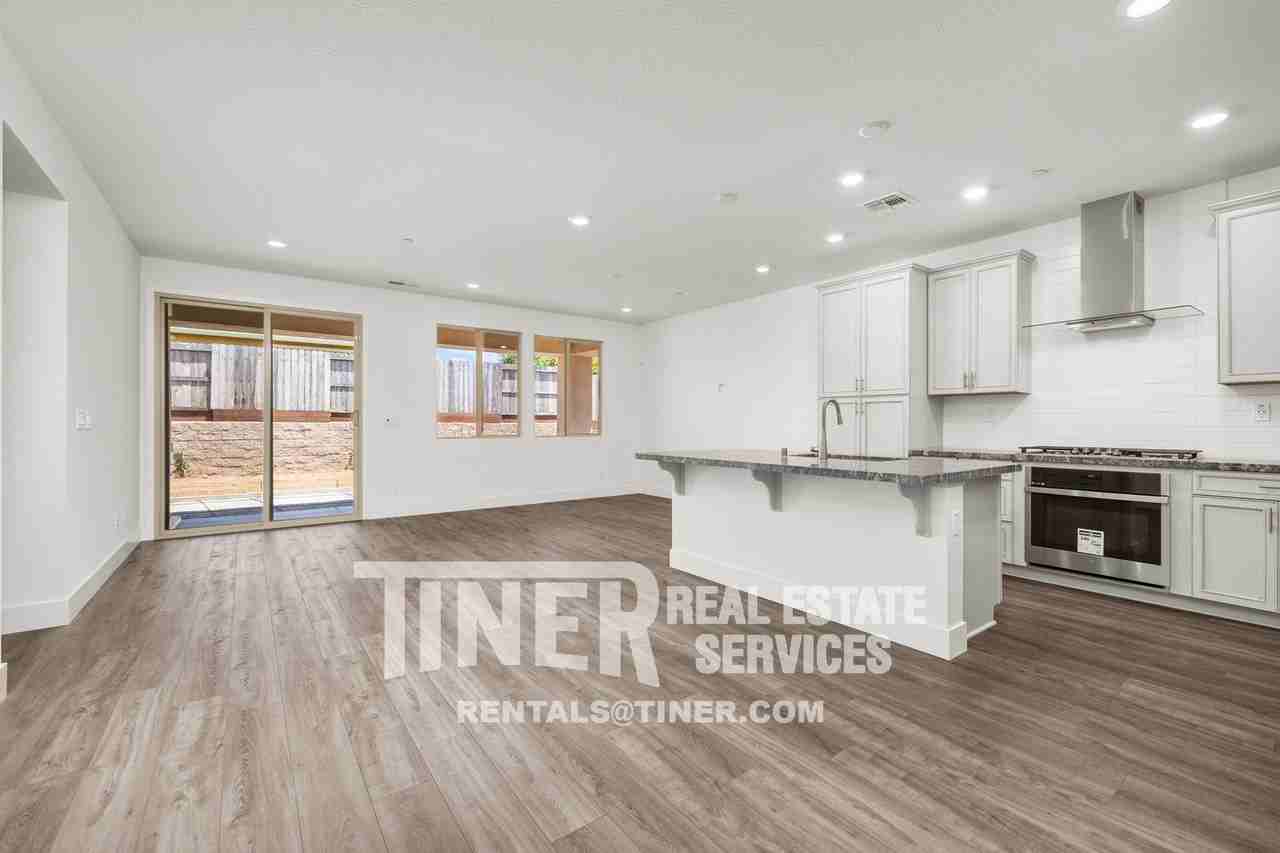 12669 Quantum Way - Photo 2 of 35