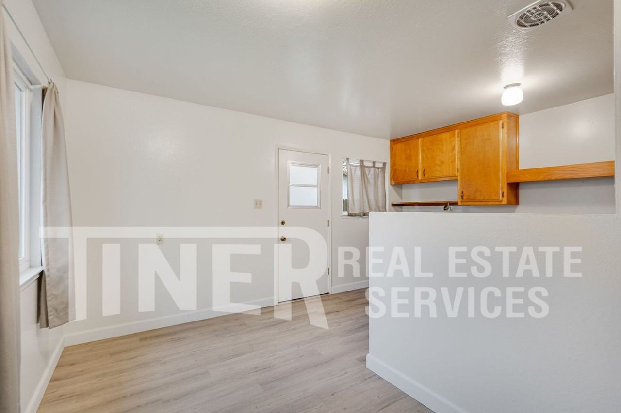 5516 Palmdale Way - Photo 7 of 19