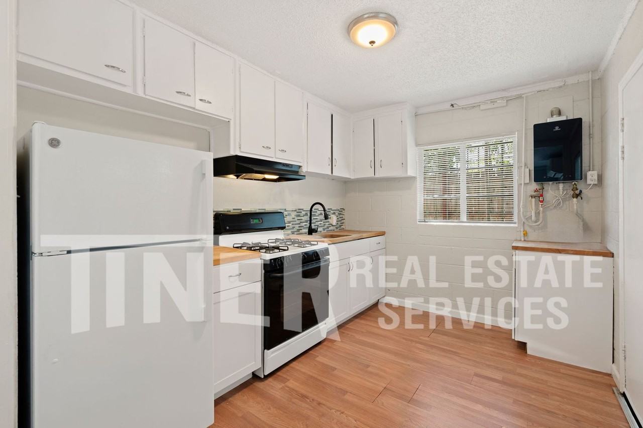 1616 El Monte Ave - Photo 3 of 16